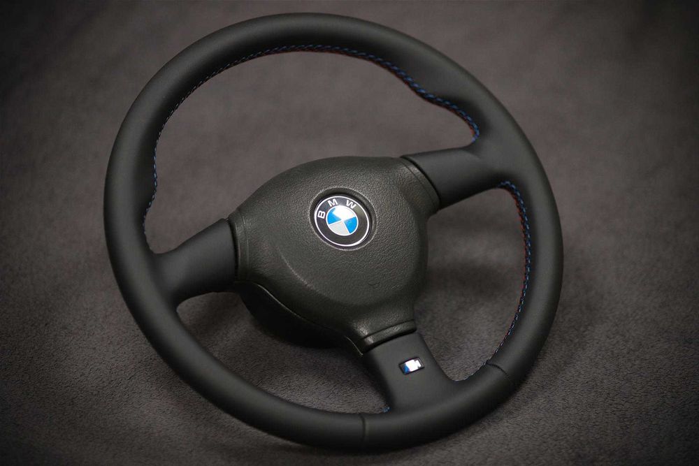 Руль BMW М-Tech 2 (БМВ М-Тех 2) 370 мм под болт E36, E34, E32, E31