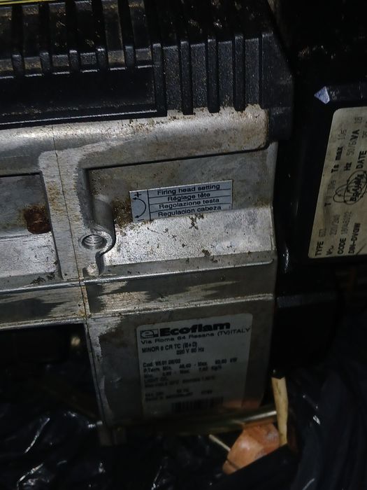 Injector cu suflanta pentru motorina sau ulei ars