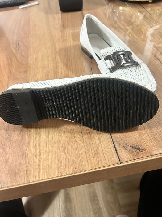 Бели мокасини нови