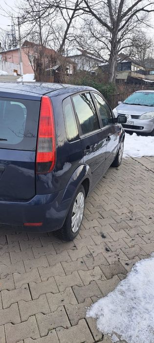 Vând ford fiesta