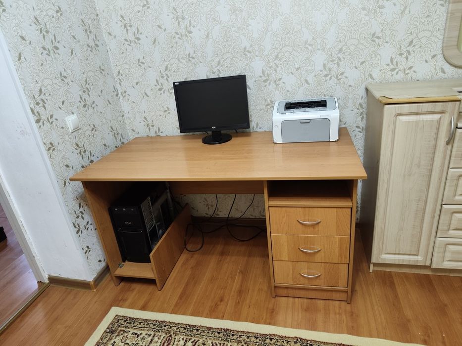 Продается компьютерный стол