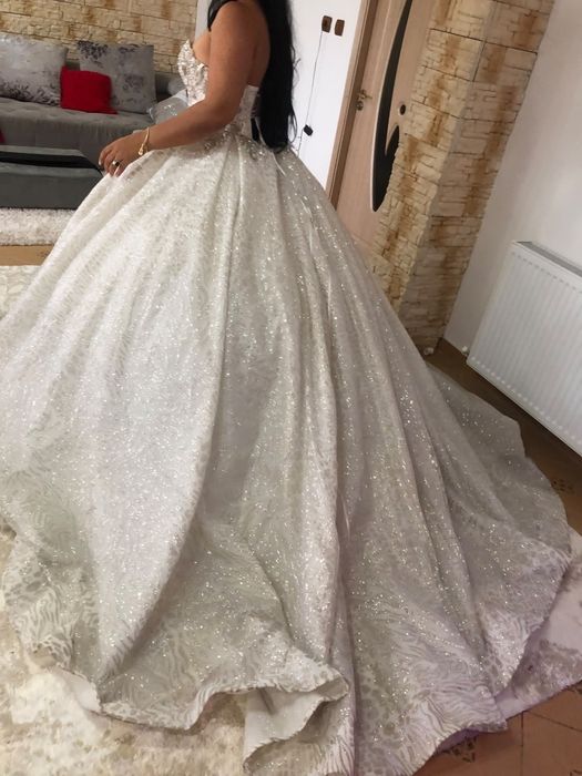 Vând rochie de mireasa stil printesa