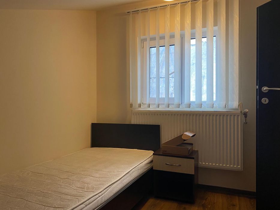 Inchiriez Apartament la casa 3 camere