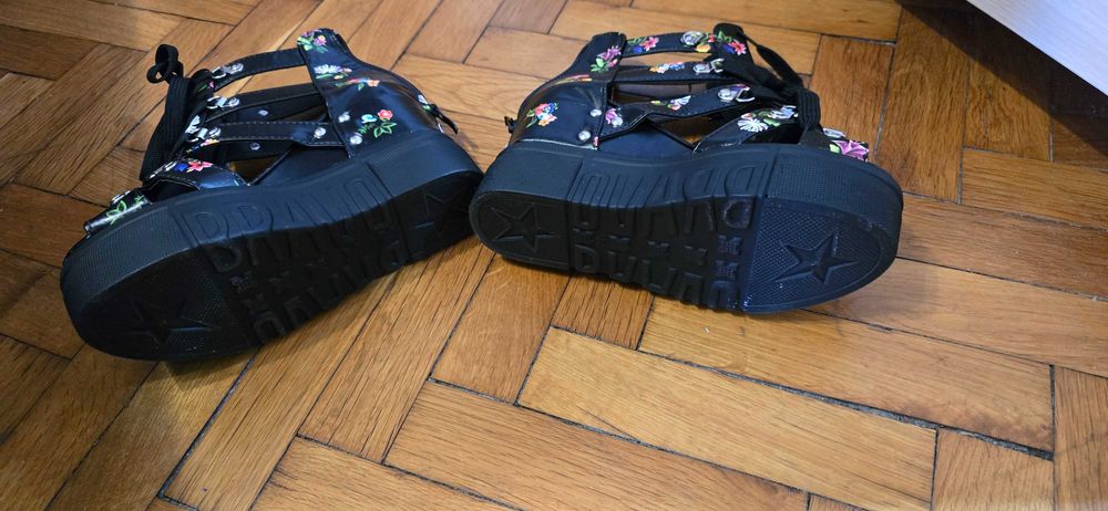 Сандали на платформа