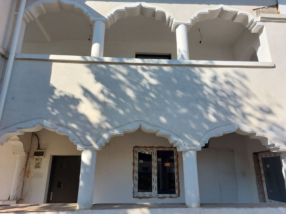 Afumați IF - casă/vilă mare, cu 8 dormitoare, 7 băi, amplasată pe DN 2