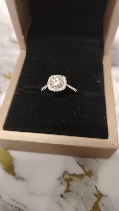 Продается муассанит бриллиант