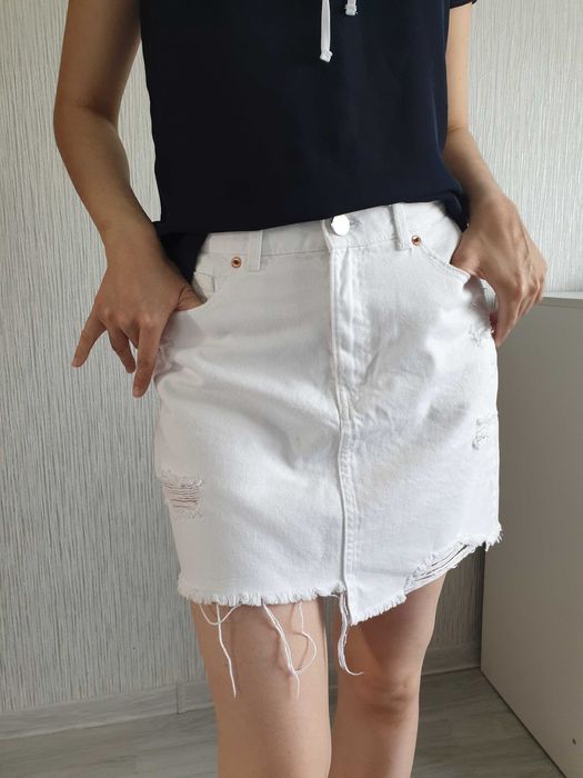 Трендовая белоснежная юбка