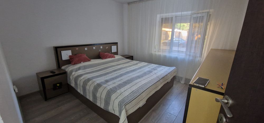 Inchiriez apartament langa liceu