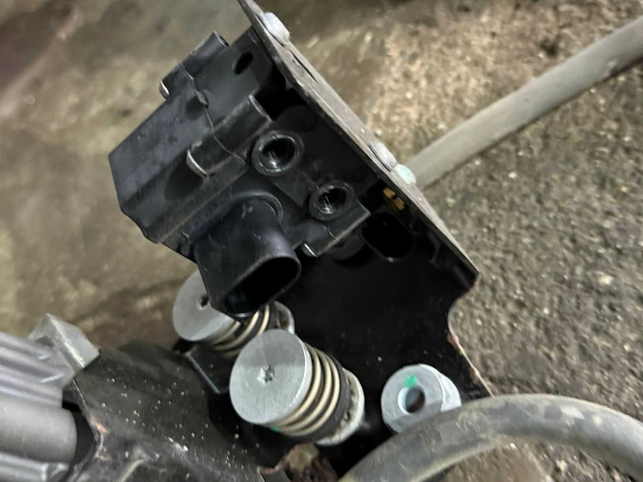 Compresor perne aer BMW seria 5 F11 cod 6794465