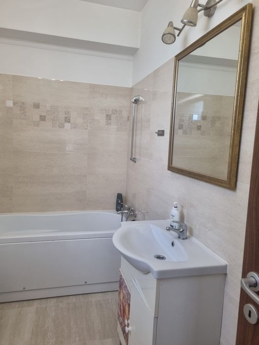 Închiriez apartament