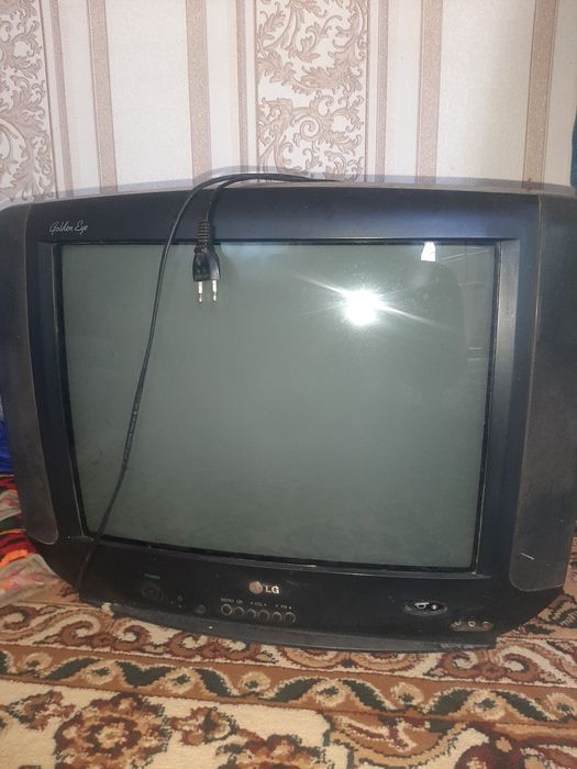 Televizor sotiladi