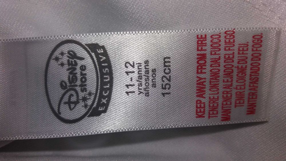 Продавам рокля на дисни