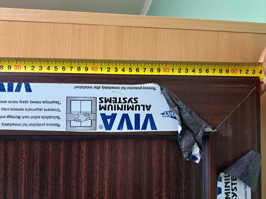 Чисто нова врата с каса