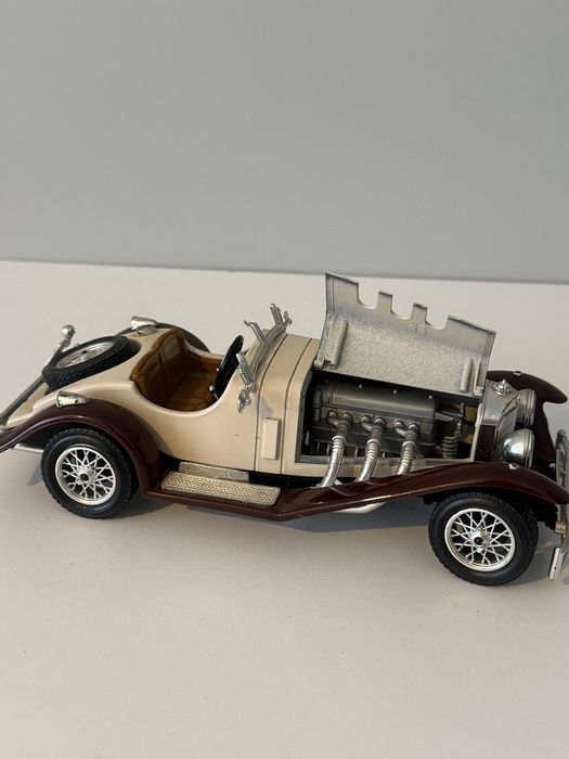 Метална кола Mercedes 1:24