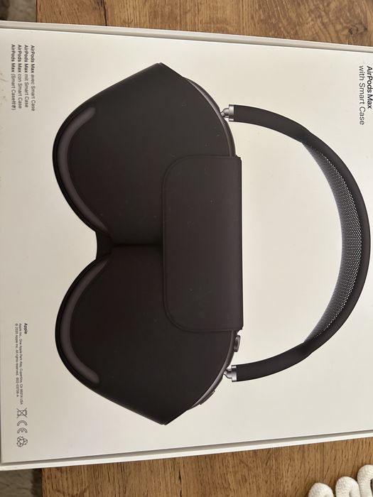 AIRPODS MAX lighting port