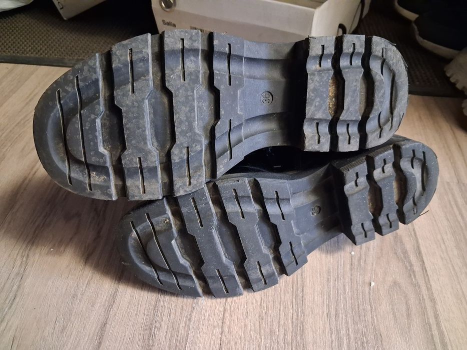 Демисезонные ботинки девочке 35 р. Торг