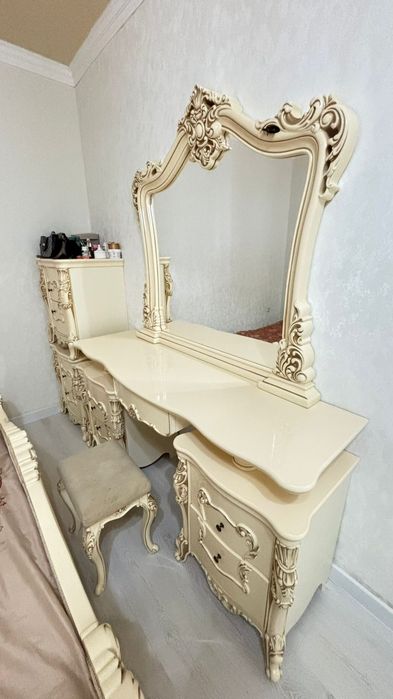 Продам спальный гарнитур