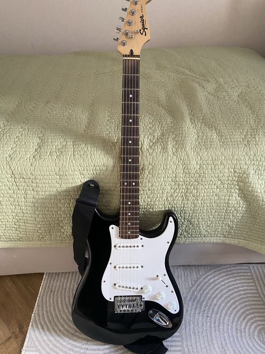 Электрогитара Squier Fender Stratocaster Комбоусилитель Cort