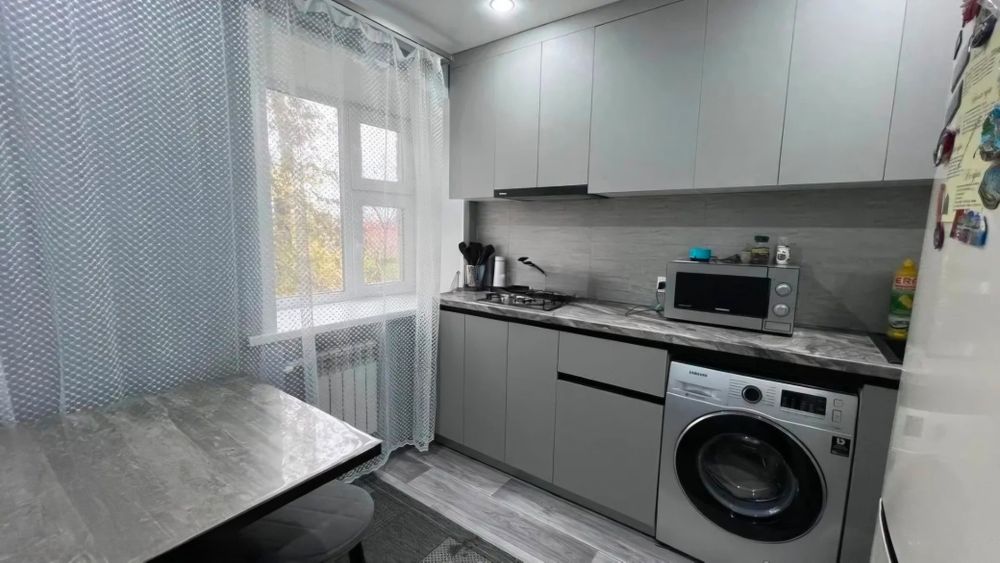 Продаётся 2 комн в центре М.Маметова