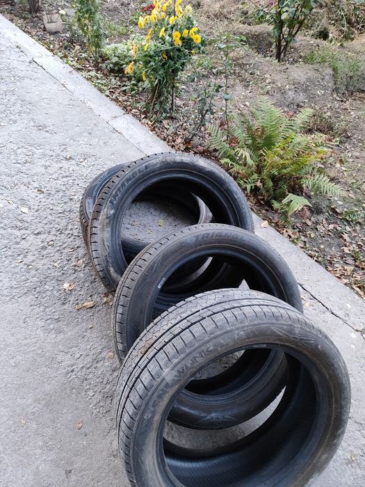 Продам зимние шины Triangle 225/50/R18