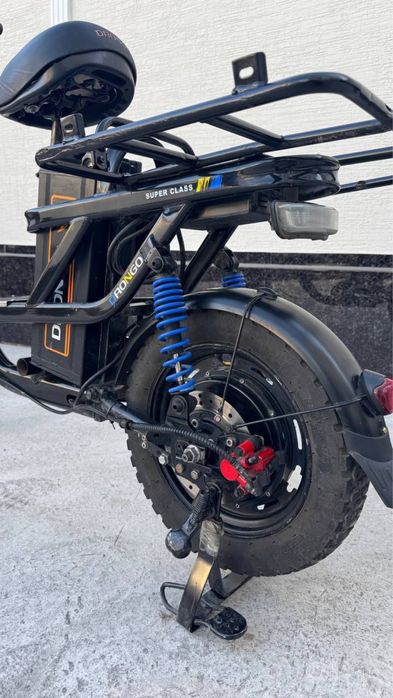 Monster drongo skuter