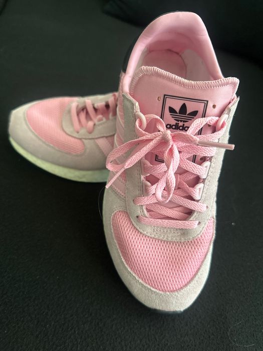 Маратонки Adidas розови