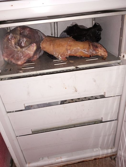 Продам морозильник старенький