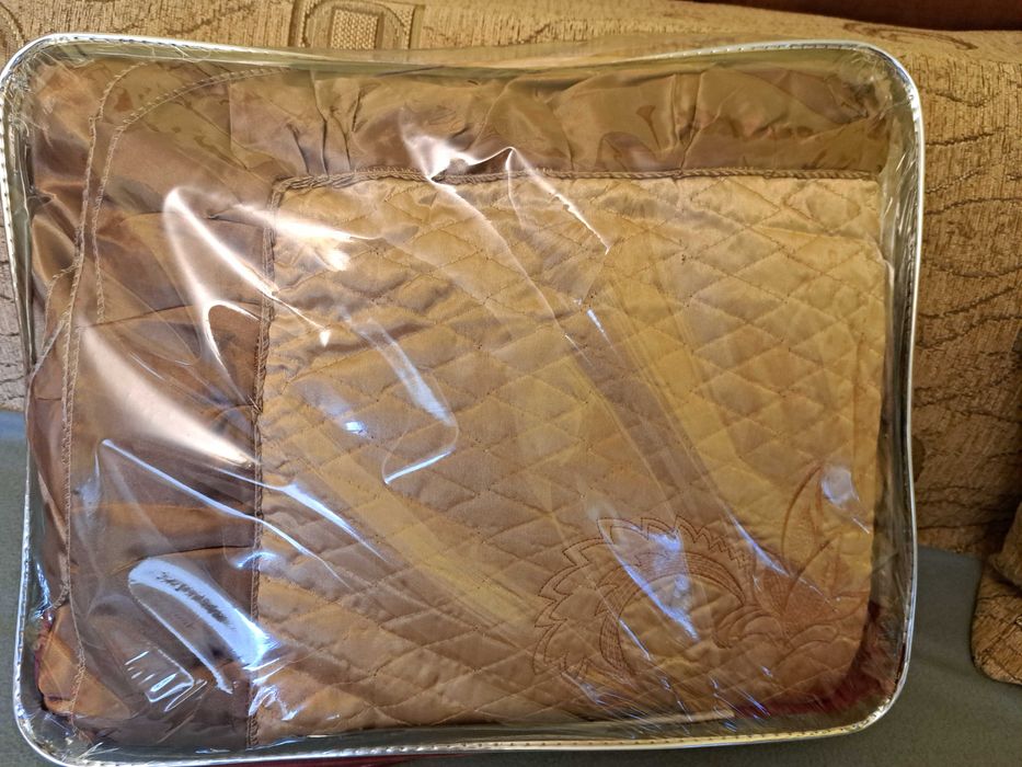 Set 2 fete perna si cuvertura satin brodat pat dublu