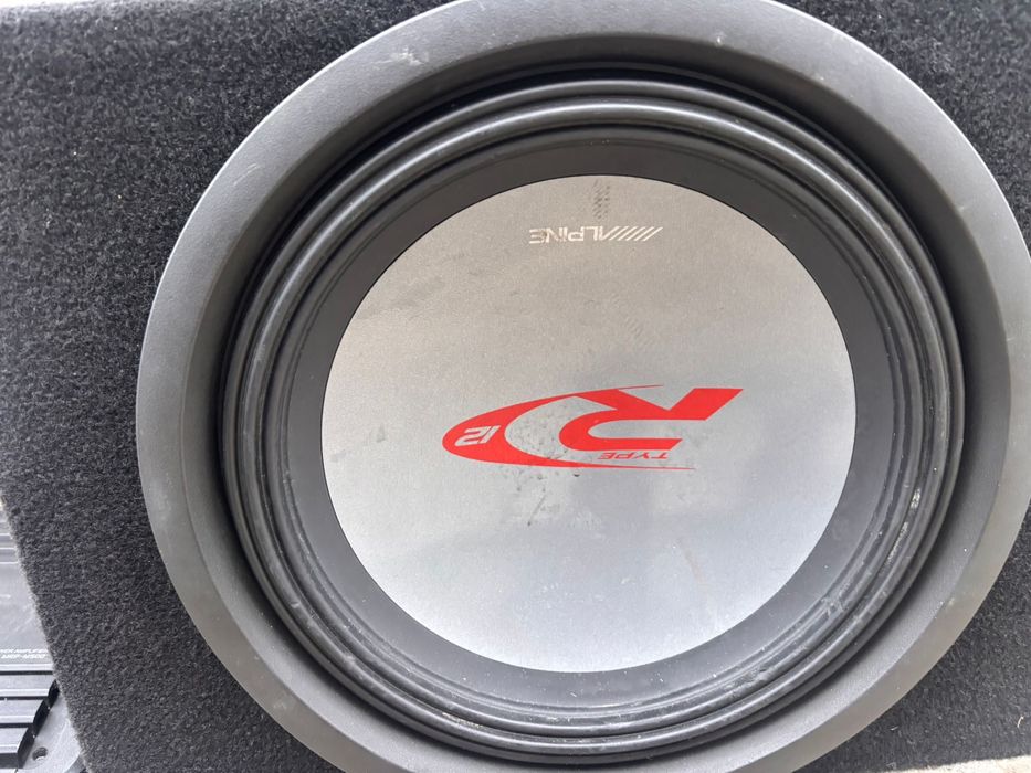 Subwoofer si statie Alpine