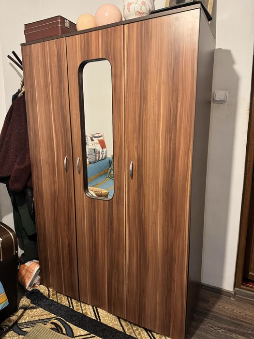 Vand mobilier, pret negociabil.