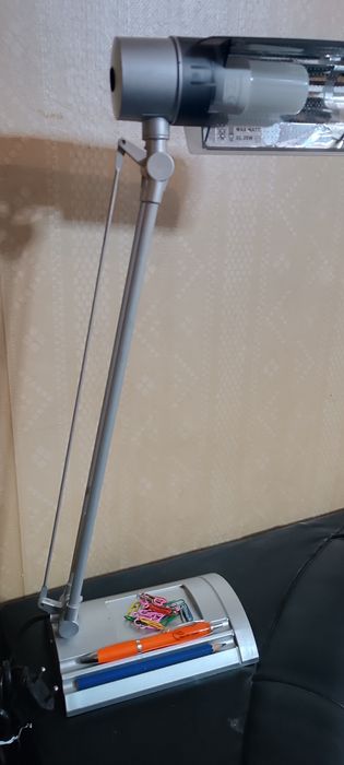 Офис лампа с лед крушка