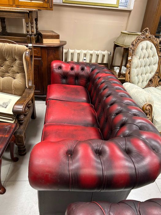 Честърфийлд диван, червен, oxblood