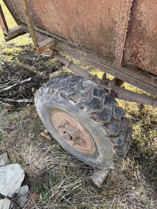 Vand remorca  basculabila