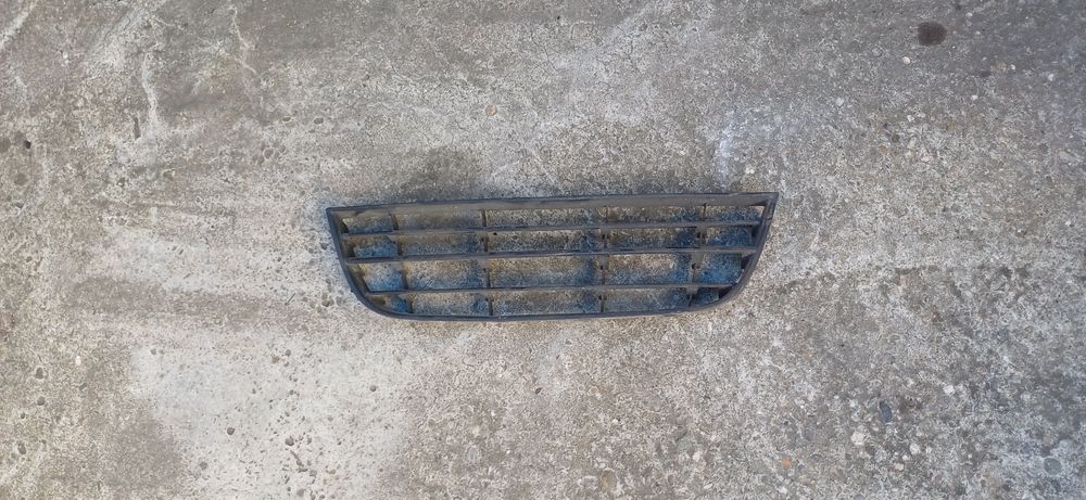 Grila bara Vw Polo N9  cod 6Q0853677B