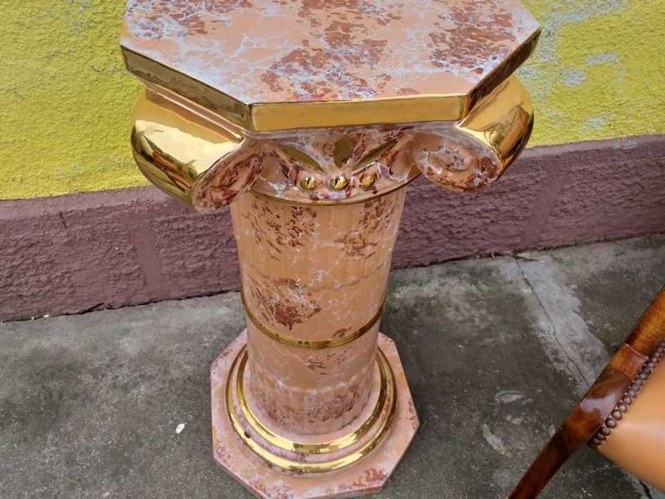 Veioza cu pedestal din portelan