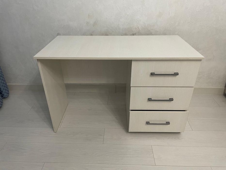 письменный стол, рабочий стол