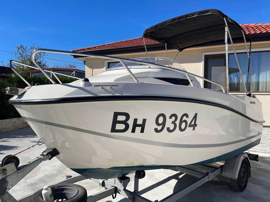 Лодка Quicksilver 455 Cabin 2017 с регистриран колесар
