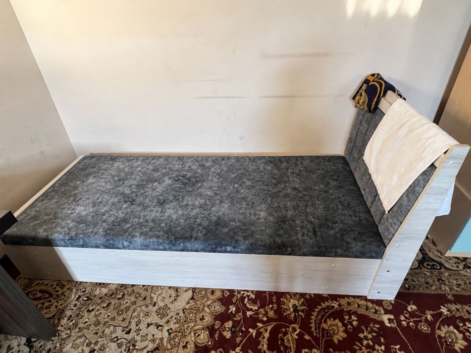 Mebel soat va suvinerlar sotiladi