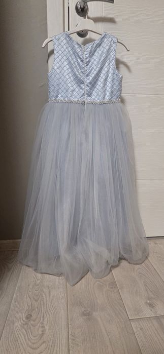 Официална маркова рокля 6-7 г.