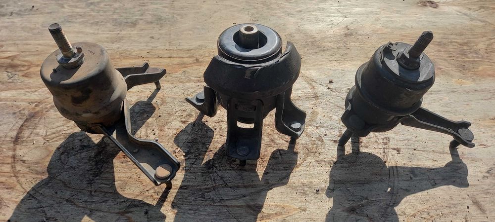 Подушка двигателя  Toyota Camry  Араб 30/35 / 2.4 Араб