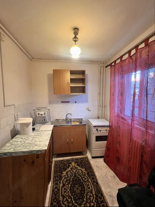 Închiriez Apartament