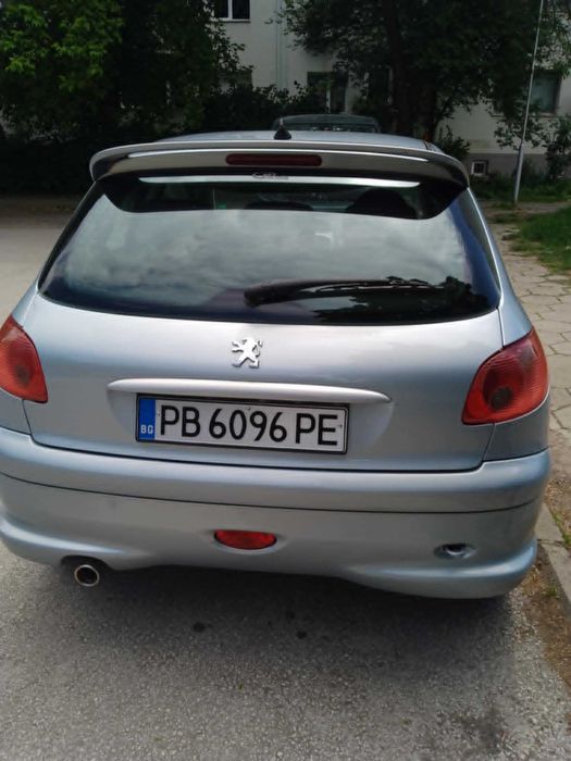 Автомобил   Пежо