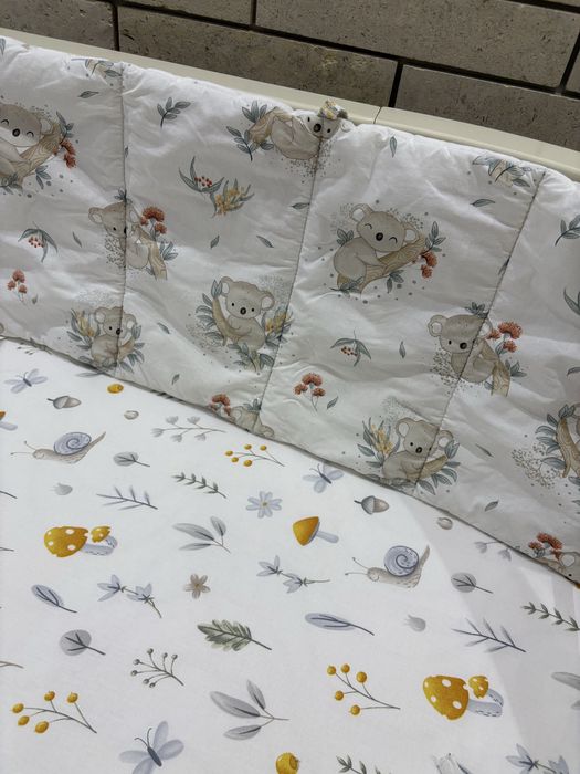 Продам кроватку с матрасом и бортиками