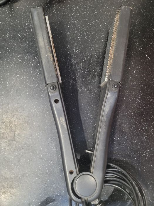 Продам плойку, утюжок, стайлер, расчески