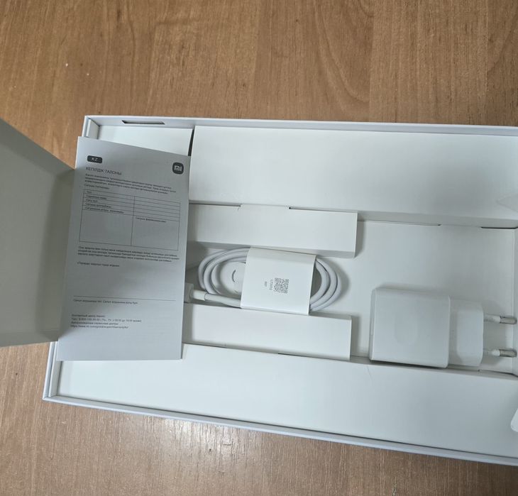 Продам планшет Redmi  Pad SE в отличном состоянии.