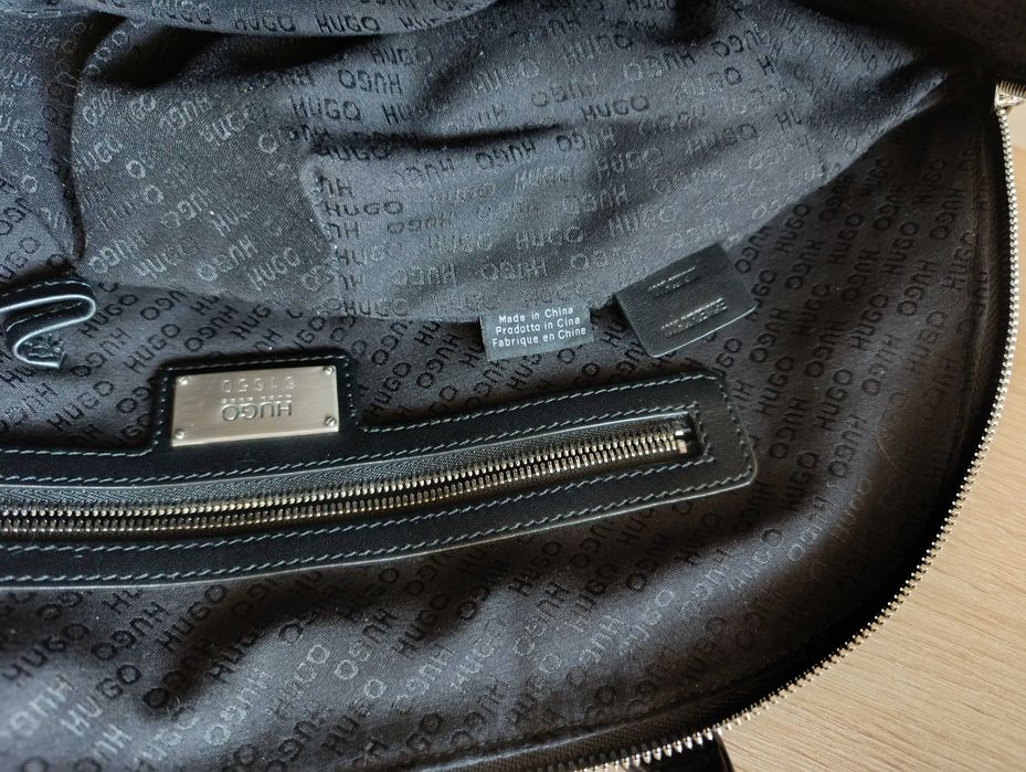 Geanta piele Hugo Boss originala.