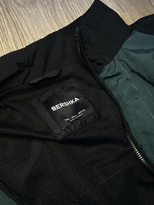 Ветровка BERSHKA