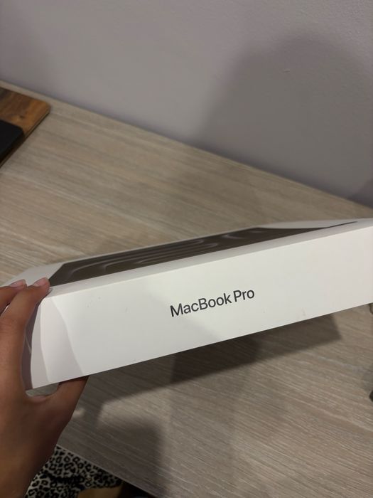 MacBook PRO M5 14-inch