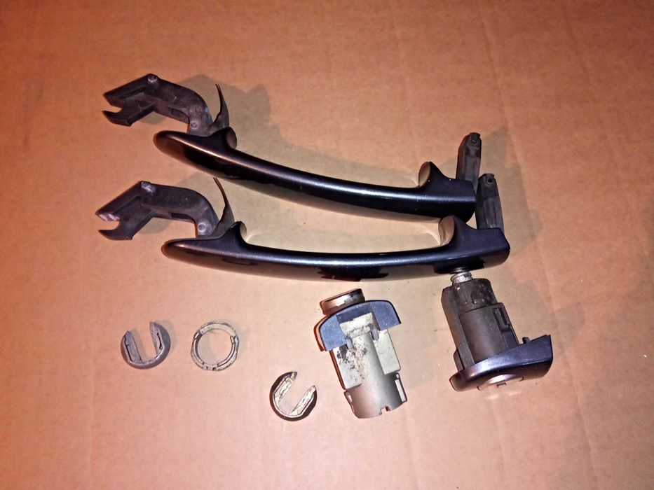 Голф4  Бенз. помпа 30лв Предна лява дръжка 30 Крик 20 Копчета за Opel