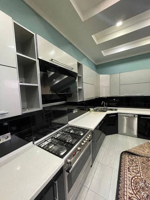 Аренда Евро дома  Можно под Офис  3 стки 3 уровняи 8 комнат 540 м2